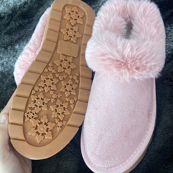 Pink furry shoe size 6 - Picture 2 of 2